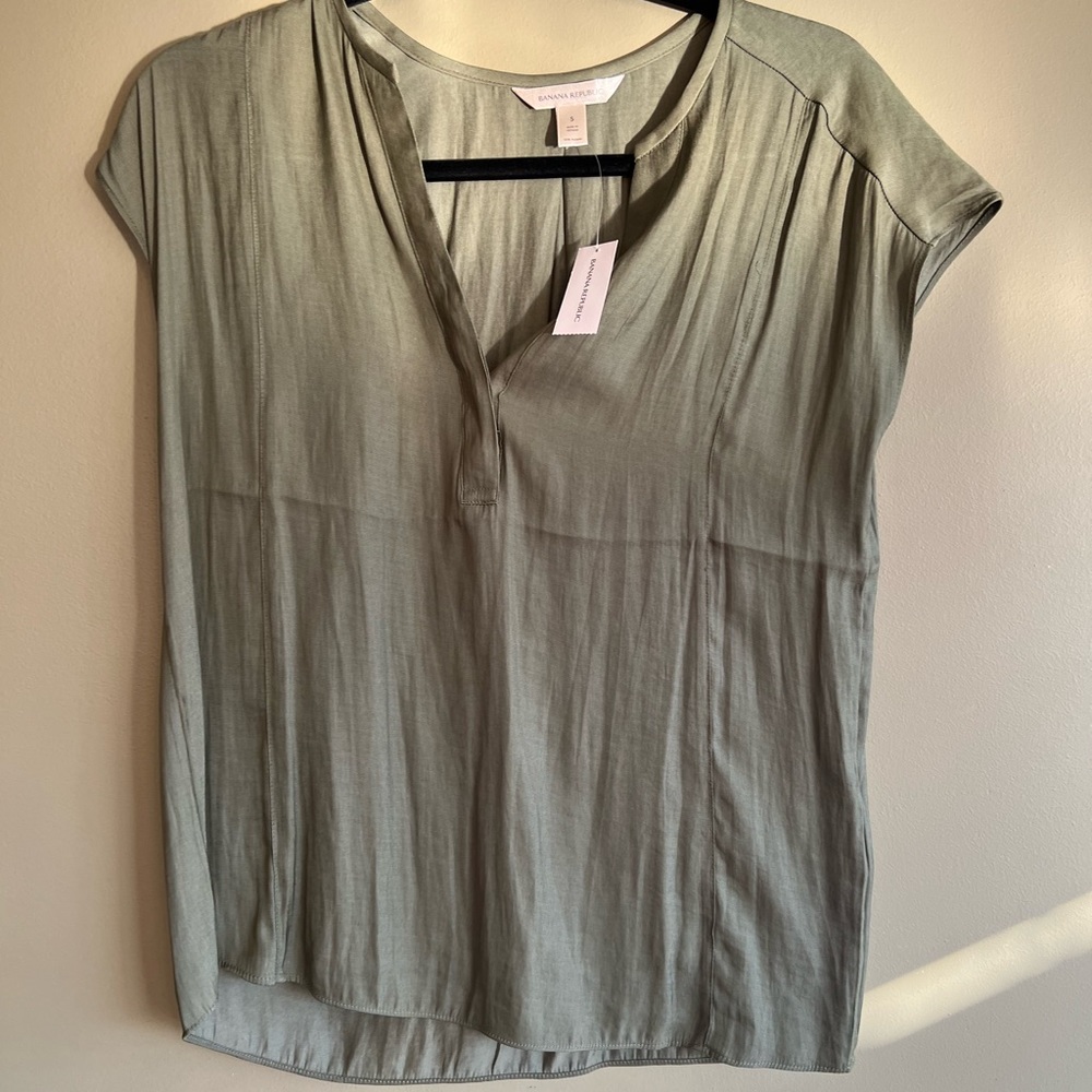NWT Olive Green Essential Popover Shirt